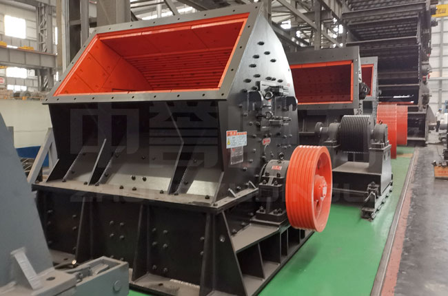 PCΦ1600×1600錘式破碎機